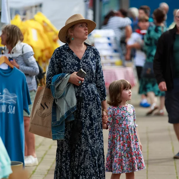 family regatta street photography