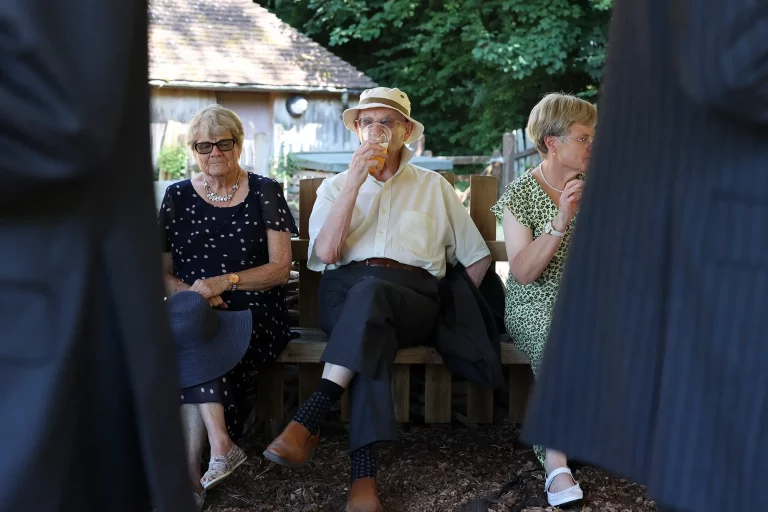 Relaxed wedding photography