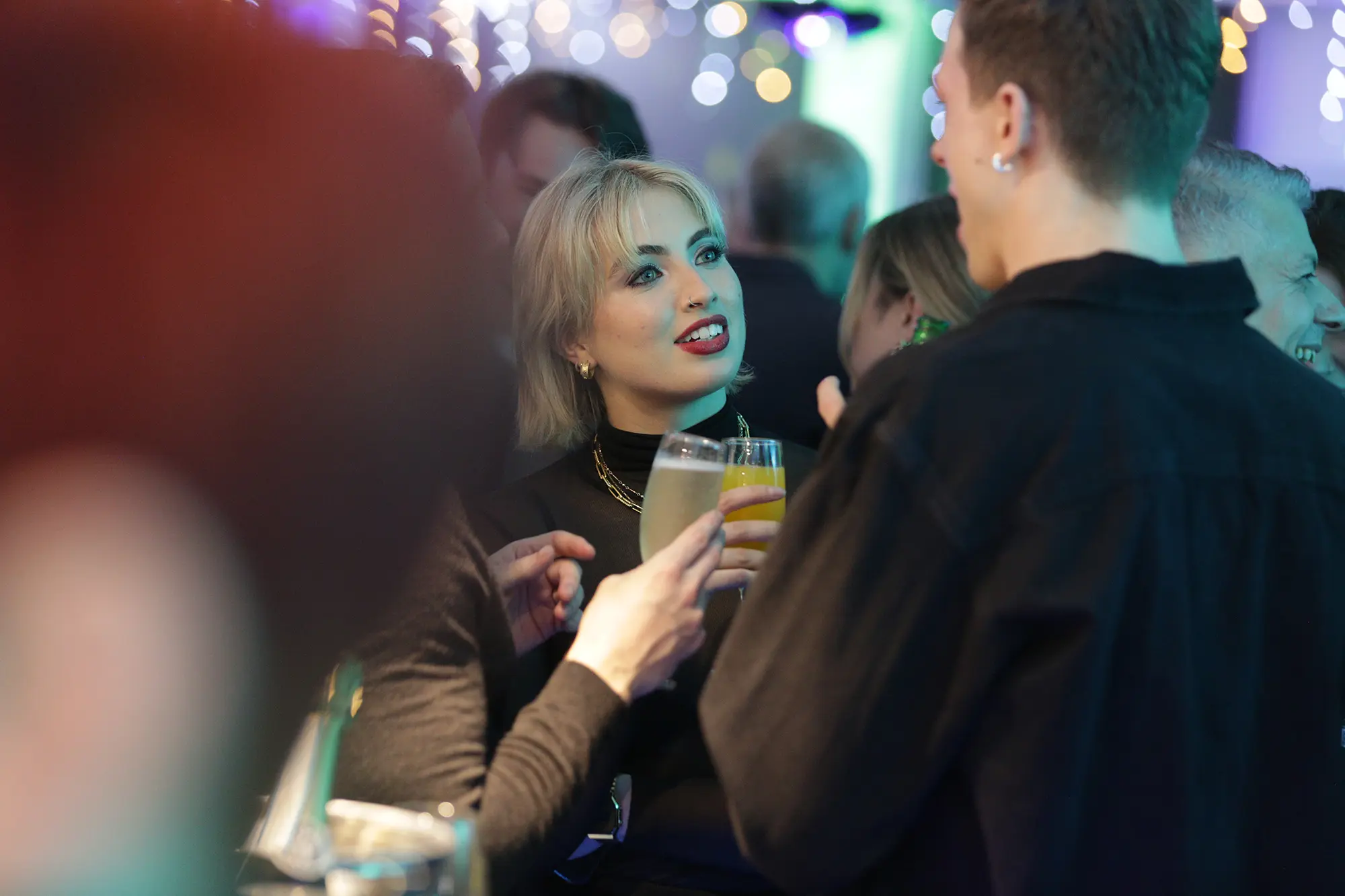 glamorous cast members chat